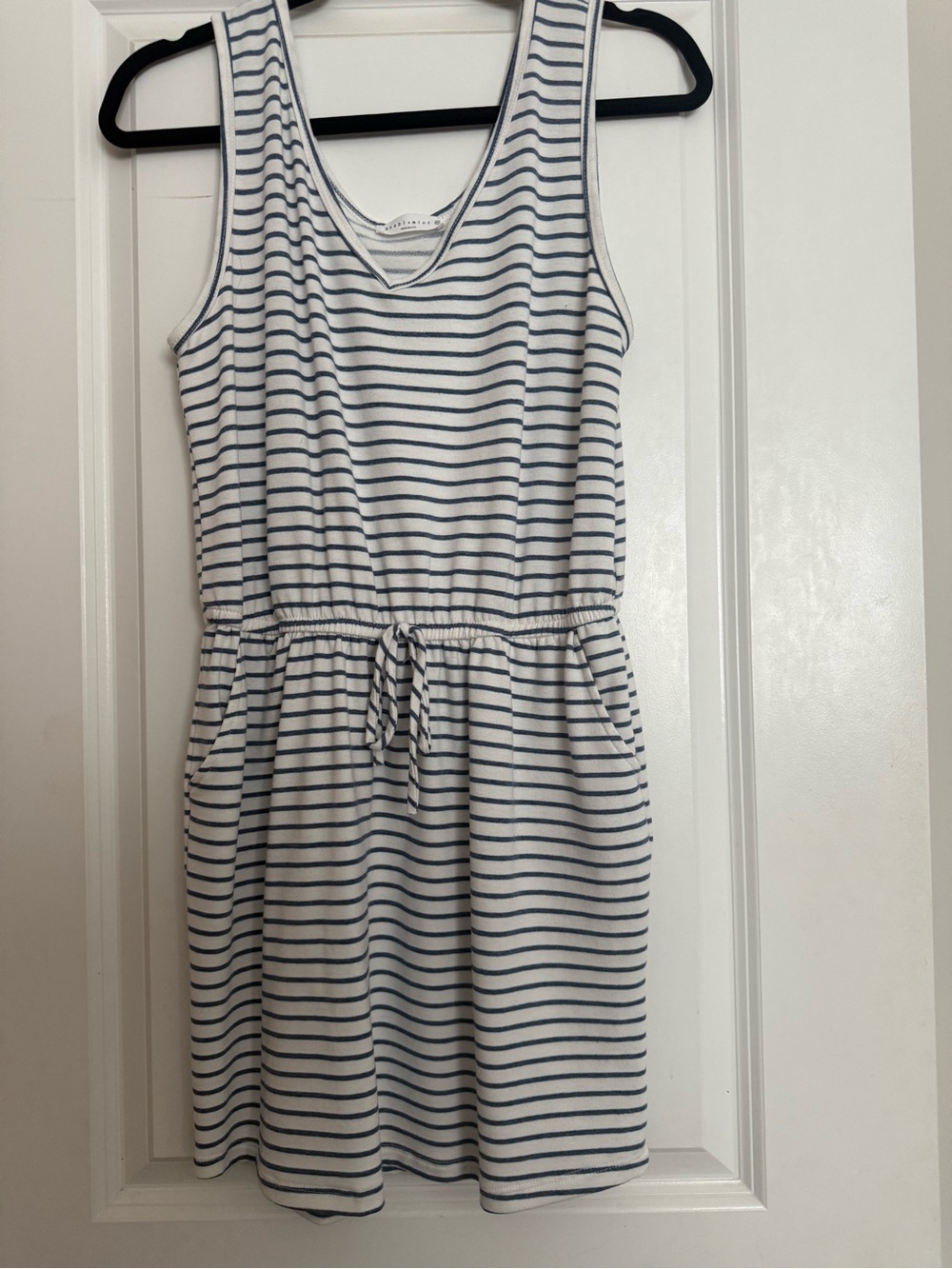 Striped Sleeveless Drawstring Casual Dress - White & Light Navy